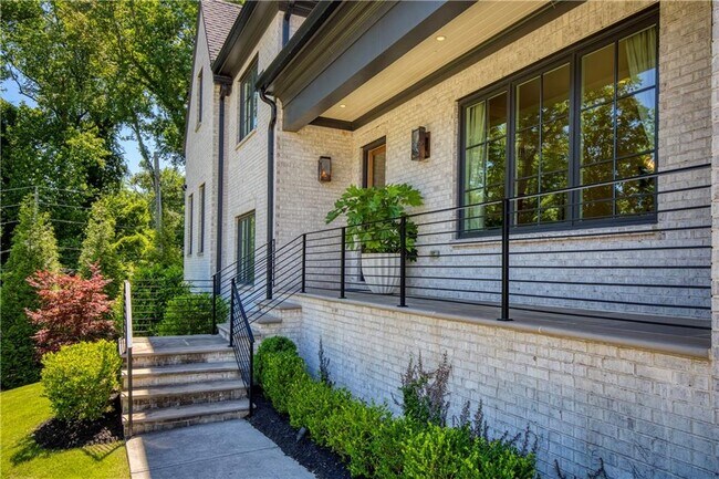 Building Photo - 840 Kenry Ct NE