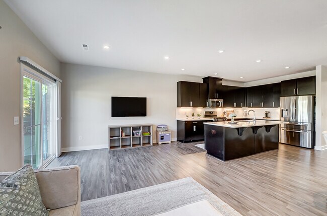 Building Photo - 7905 Pinnacle Point Dr