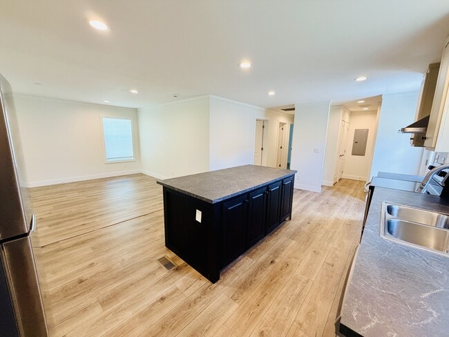 Building Photo - 6541 Big Stone Beach Rd