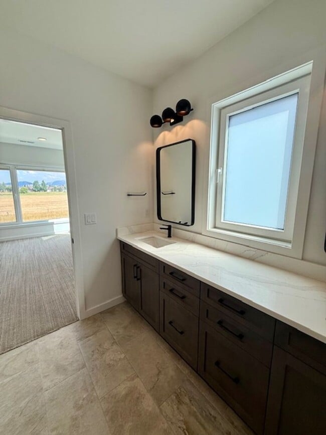 Building Photo - Single Family HOME with 3 Bedrooms 2 1/2 Bathrooms - Where Mountains meet you at upscale living!