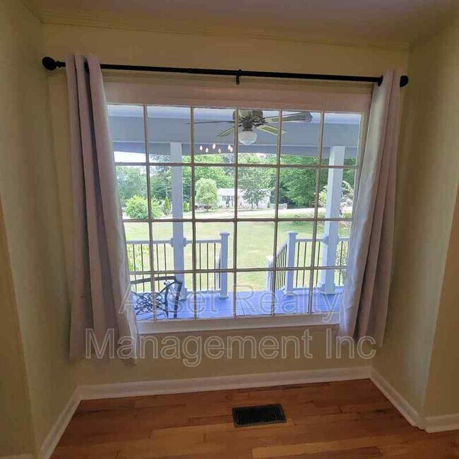 Building Photo - 201 Farlow Dr