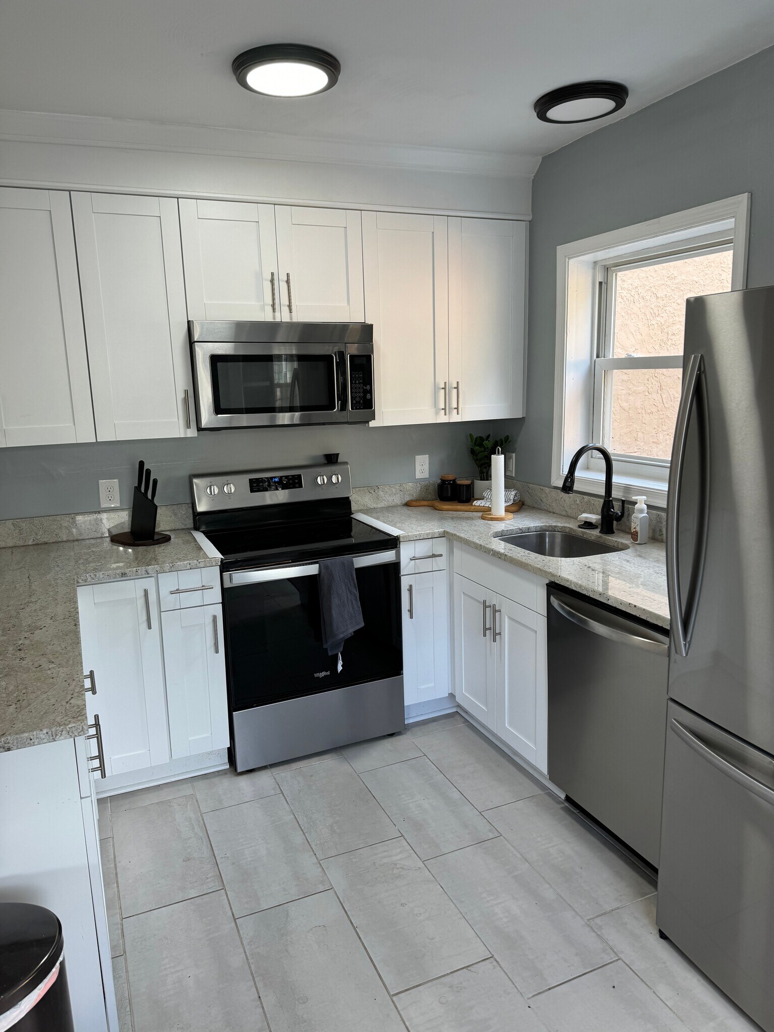 Building Photo - 9525 Sherwood Pl