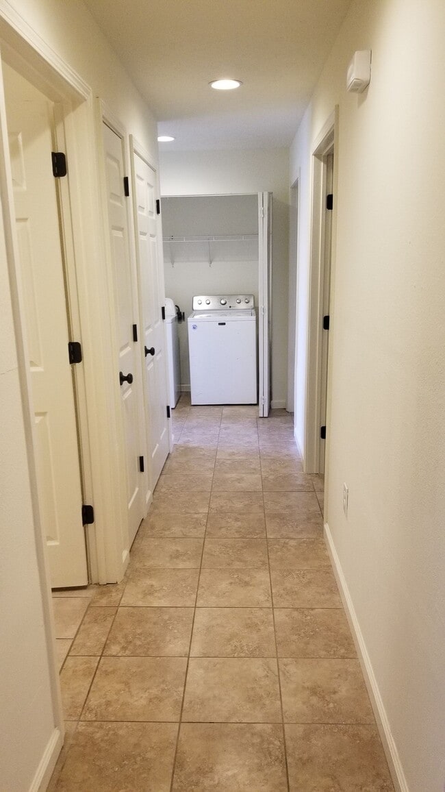 Building Photo - 165 Knowledge Ave