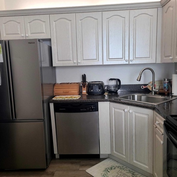 Building Photo - 5267 Europa Dr