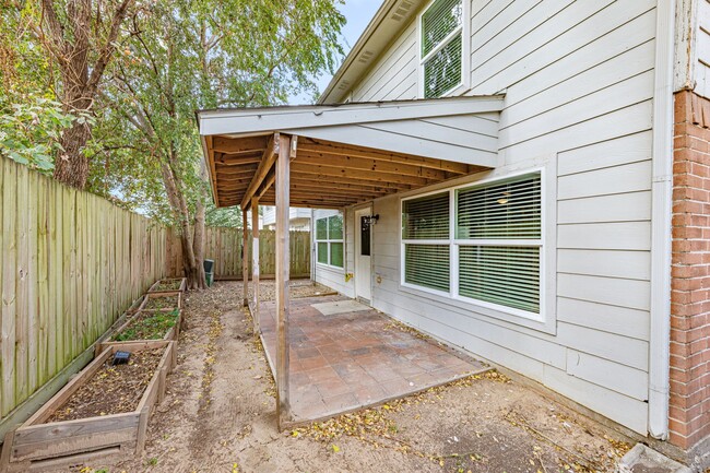 Building Photo - 11843 Sunny Stream Dr