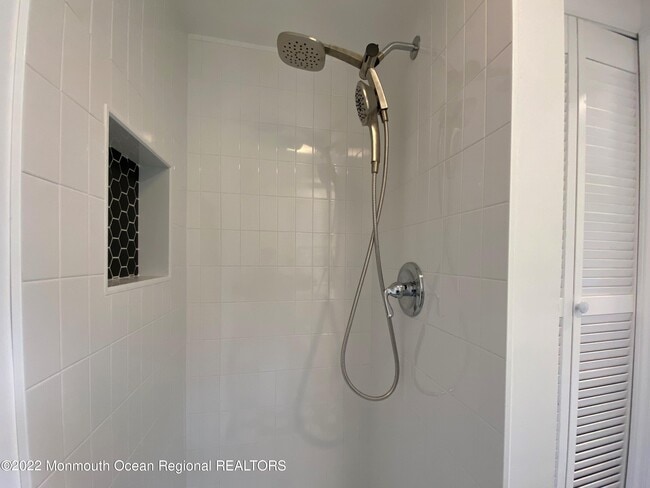 Building Photo - 104 11th Ave