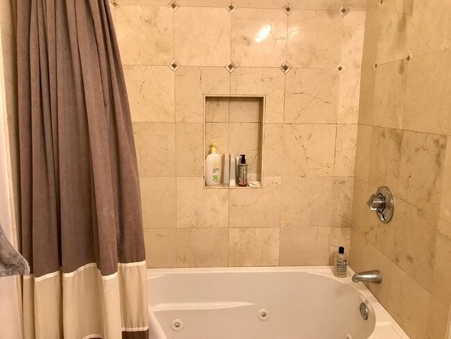 Building Photo - 360-362 Dorchester Street Unit 3