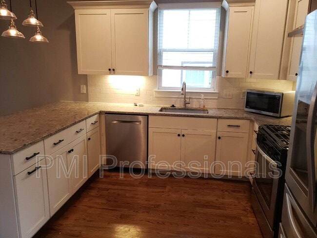 Building Photo - 512B Eastboro Dr