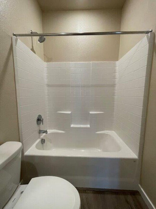 Building Photo - Great Galt 3 Bedroom
