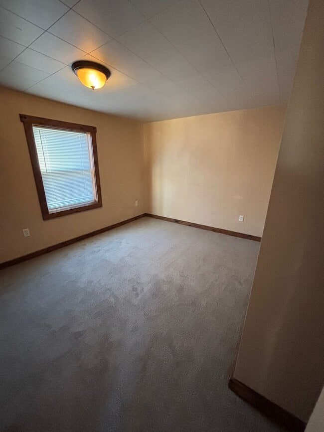 Building Photo - 4 Bedroom with East Gallatin in the backyard