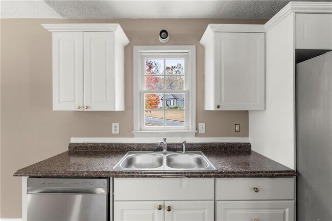 Building Photo - 16 Valleyside Dr