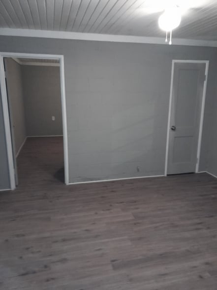 Building Photo - 1003 16th Ct