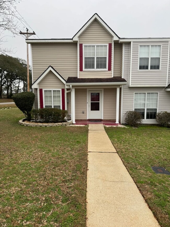 Building Photo - 120 Palm Dr