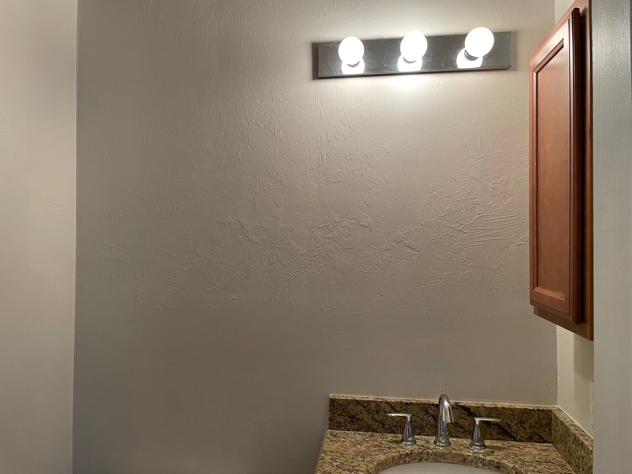 master suite bath room - 505 W Hickpochee Ave