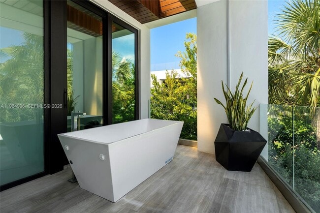 Building Photo - 528 Lakeview Ct