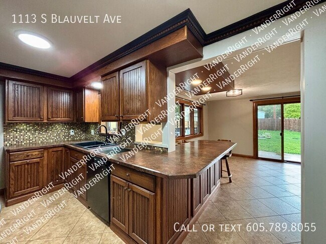 Building Photo - 1113 S Blauvelt Ave
