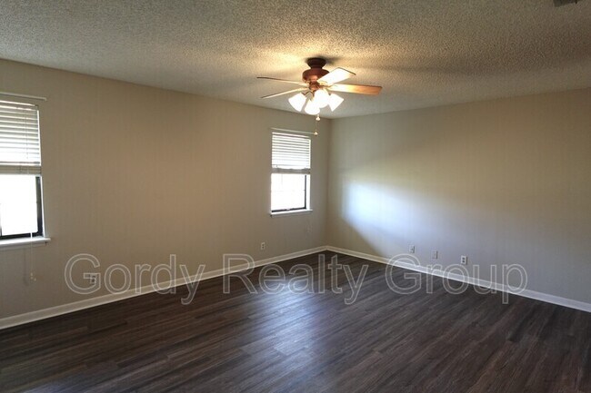 Building Photo - 5122 Presidents Cir