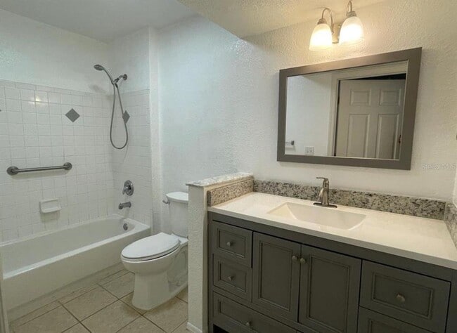 Building Photo - 827 Camargo Way