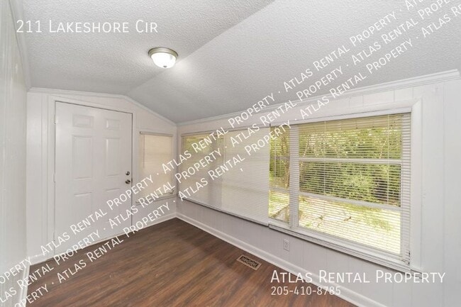 Building Photo - 211 Lakeshore Cir