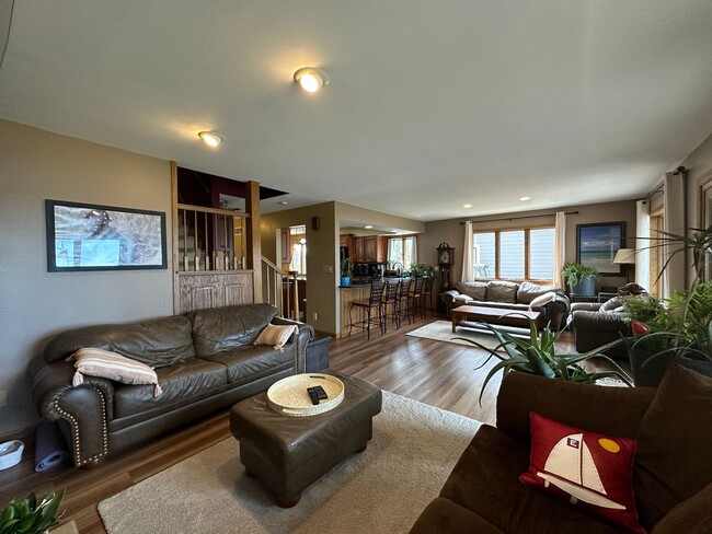 Building Photo - Single Family on Okauchee Lake!