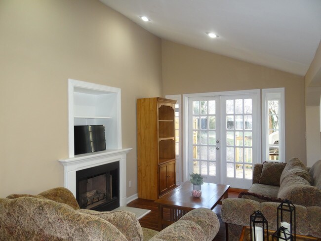 Building Photo - 8006 Igou Gap Rd