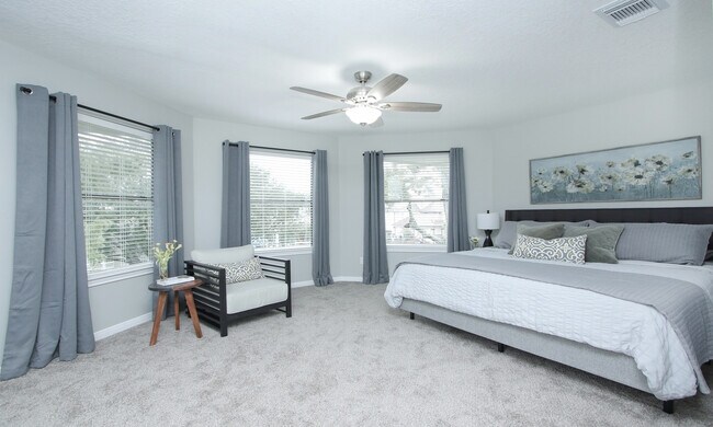 Building Photo - 131 Pine Rd