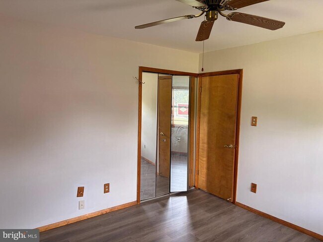 Building Photo - 31 Fairmount Dr