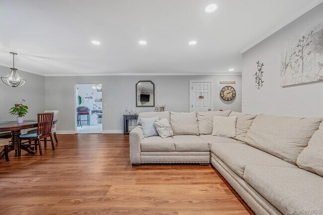 Building Photo - 855 Skyline Dr