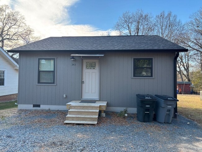 Building Photo - NEWLY RENOVATED 2 BED, 1 BATH HOME IN ASHEBORO, LAWN CARE INCLUDED!