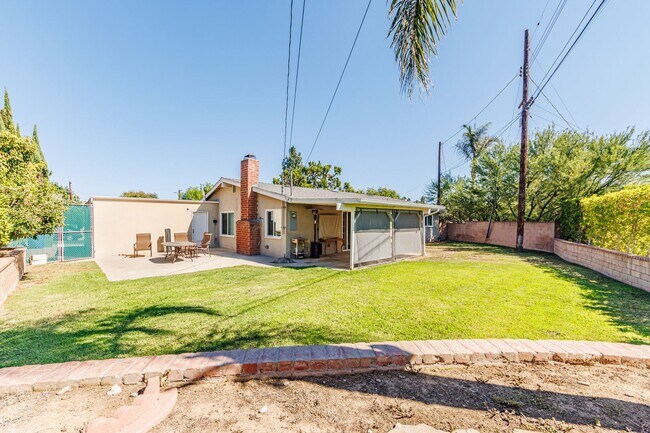 Building Photo - Beautifully Renovated 3-Bedroom Home in Pr...