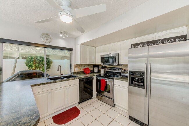 Building Photo - 3-Bedroom, 2-Bath Seminole Home – Fully Furnished & Move-In Ready!