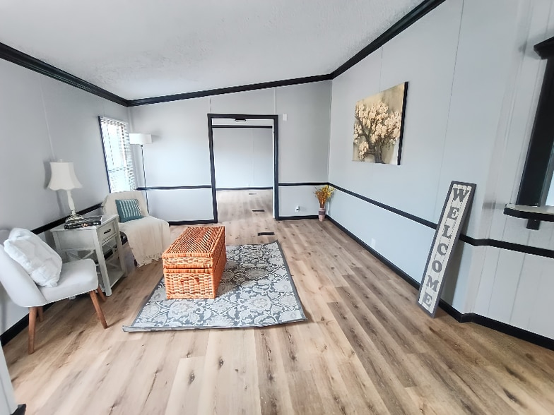 Building Photo - 12 Deerwood Park