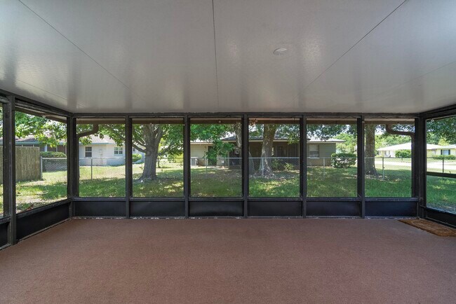 Building Photo - 354 Shores Blvd