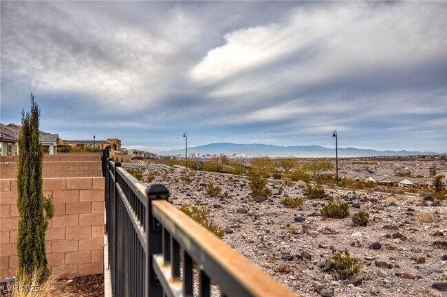 Building Photo - 2698 Frabiele St