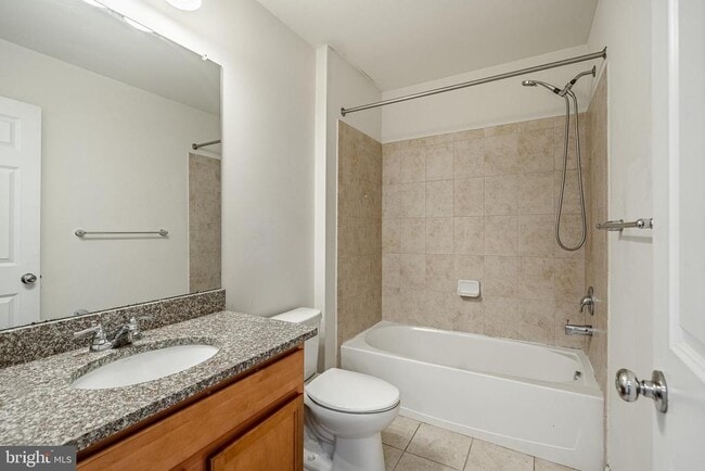 Building Photo - 33 Addison Ln