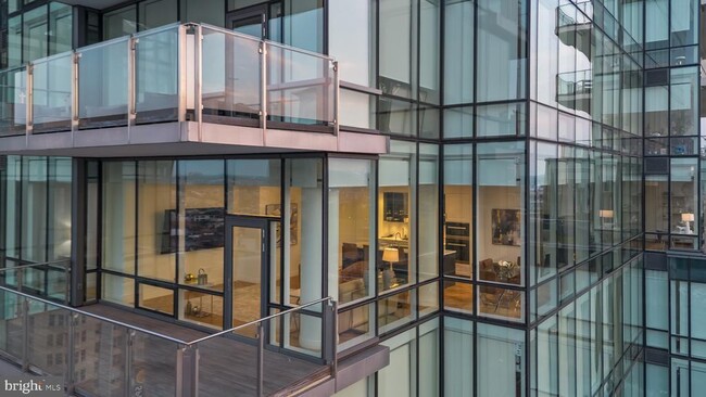 Building Photo - 300 International Drive