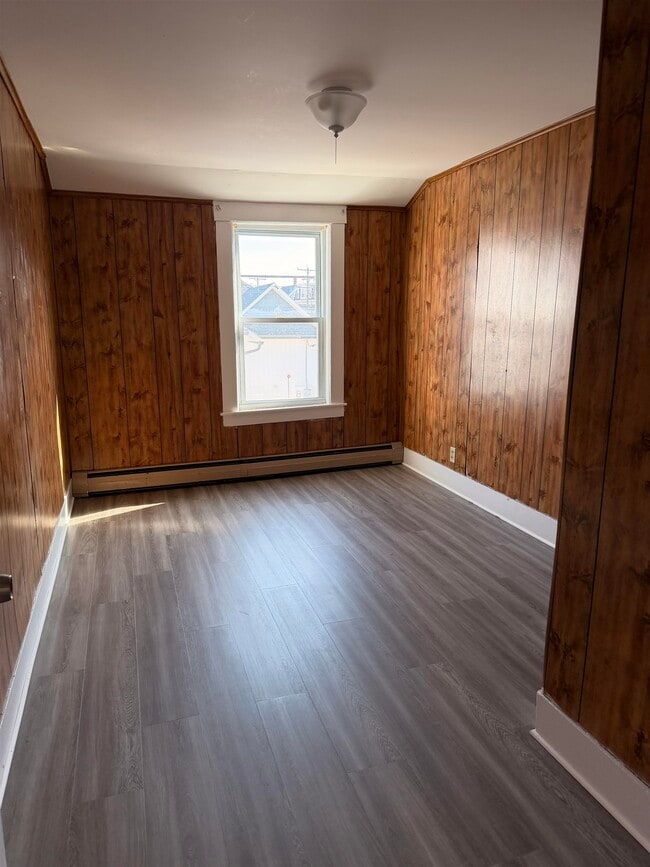 Building Photo - 85 Ash St