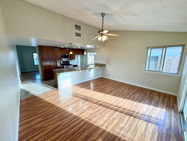 Building Photo - Beautiful 3 bedroom home
