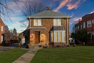 Building Photo - 1317 N Jackson St