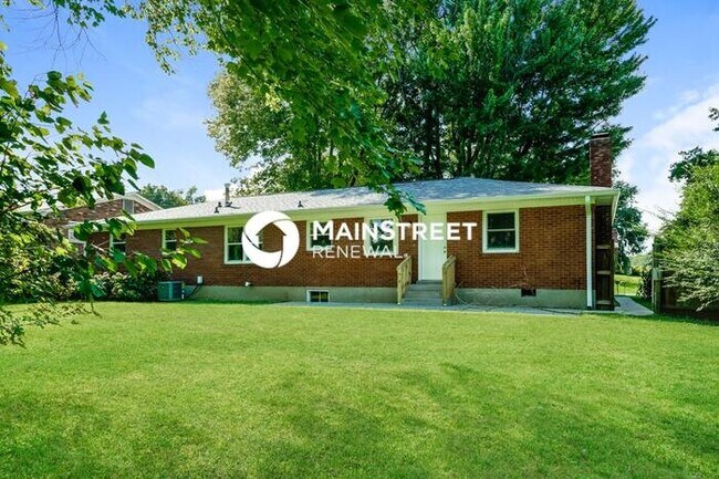 Building Photo - 3 Bedroom Pet-Friendly Home in LOUISVILLE, KY with Main Street Renewal