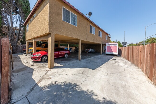 Building Photo - 11688 S Central Ave