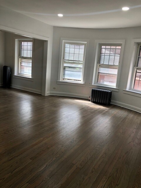 Building Photo - 1076 W Thorndale Ave