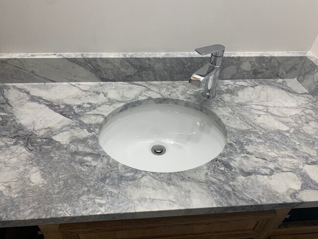 Building Photo - 7633 Thompson Pky