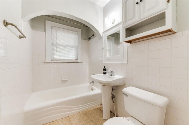 Building Photo - 2833 NW 22nd St