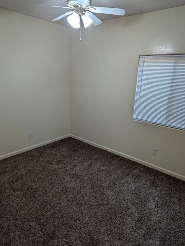 Building Photo - 3 Bedroom House