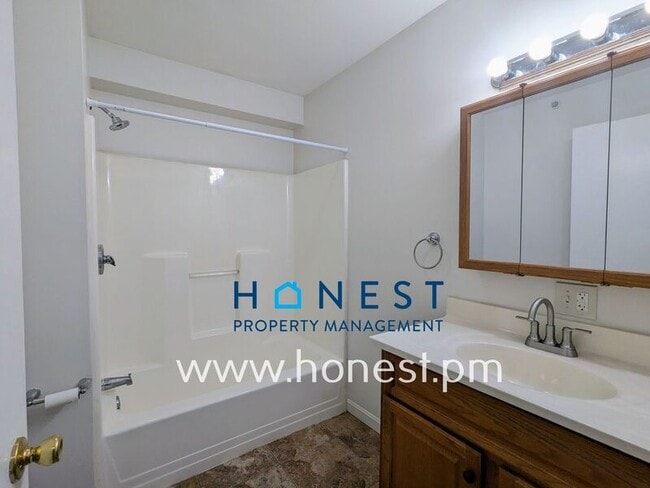 Building Photo - 1635 Lewiston Rd