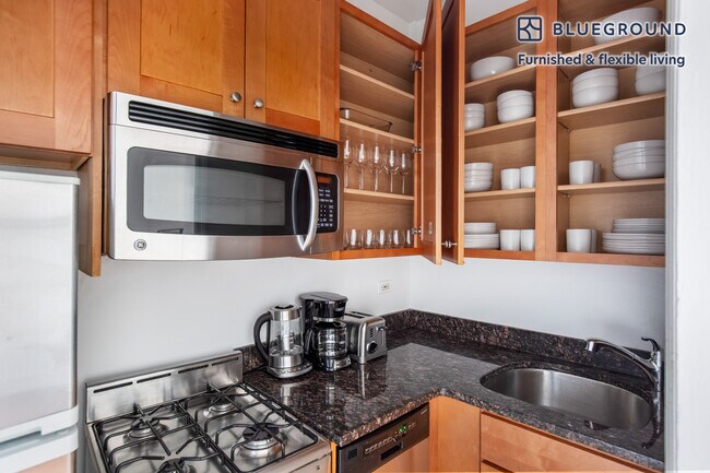 Building Photo - 952 5th Ave