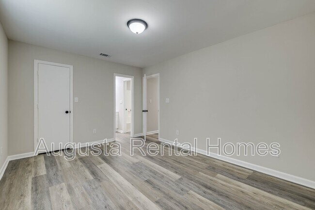 Building Photo - 37 Conifer Ct