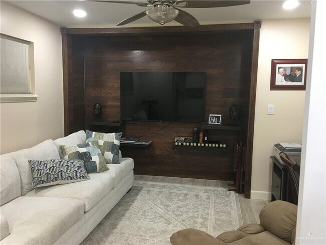 Building Photo - 700 Fern Ave W