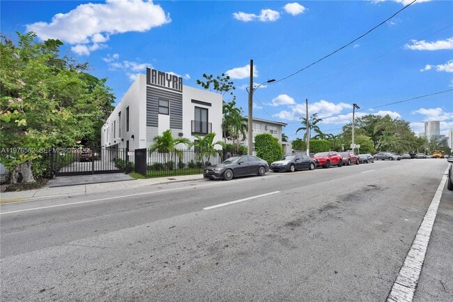 Building Photo - 1119 SW 6th St